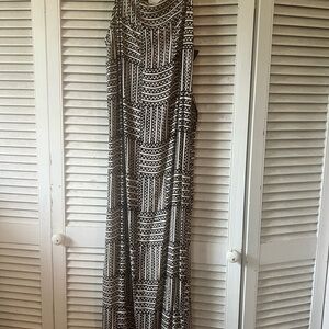 Manaola Medium - Black and White Patterned Maxi Dress